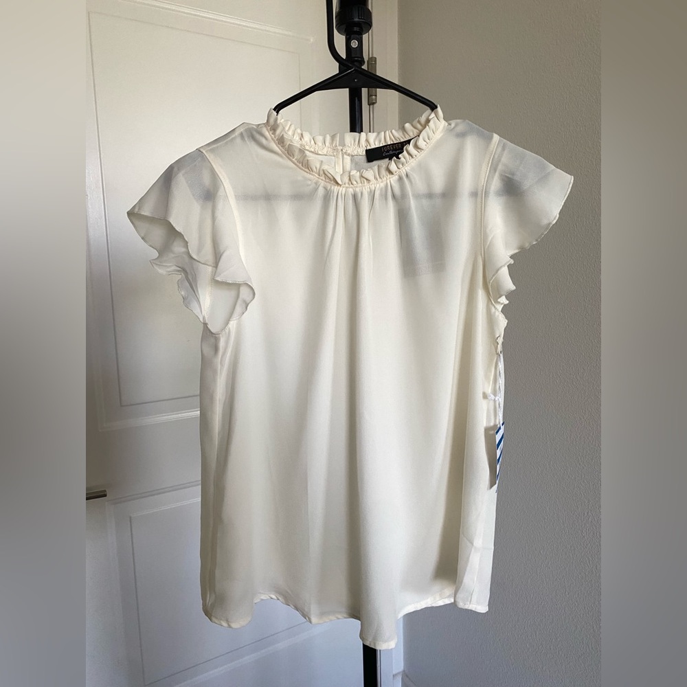 FOREVER21 Silk cream Top with ruffles collar